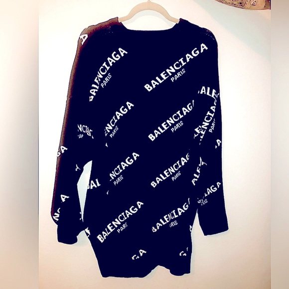 Beautiful sweater in great condition.